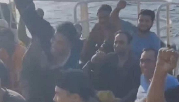 Ship Hijacked: लुटेरों के चंगुल से बचने के बाद 'भारत माता की जय' से गूंजा समुद्र