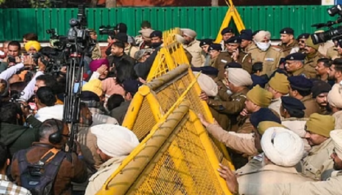 चंडीगढ़ मेयर चुनाव अगले आदेश तक स्थगित, विरोध पर AAP-कांग्रेस कार्यकर्ता गिरफ्तार