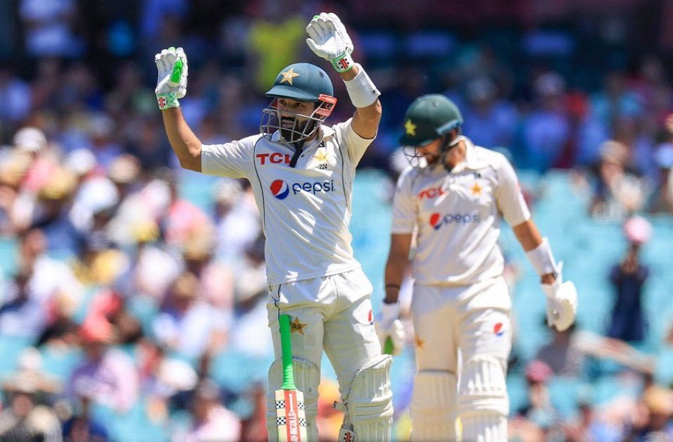 AUS vs PAK: पाकिस्‍तान ने पहली पारी में बनाए 313 रन, स्टंप तक ऑस्ट्रेलिया का स्कोर 6/0