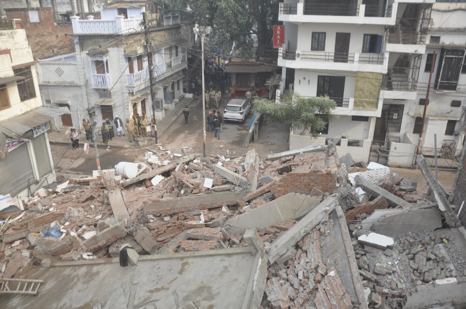 बिल्डिंग का मलबा 