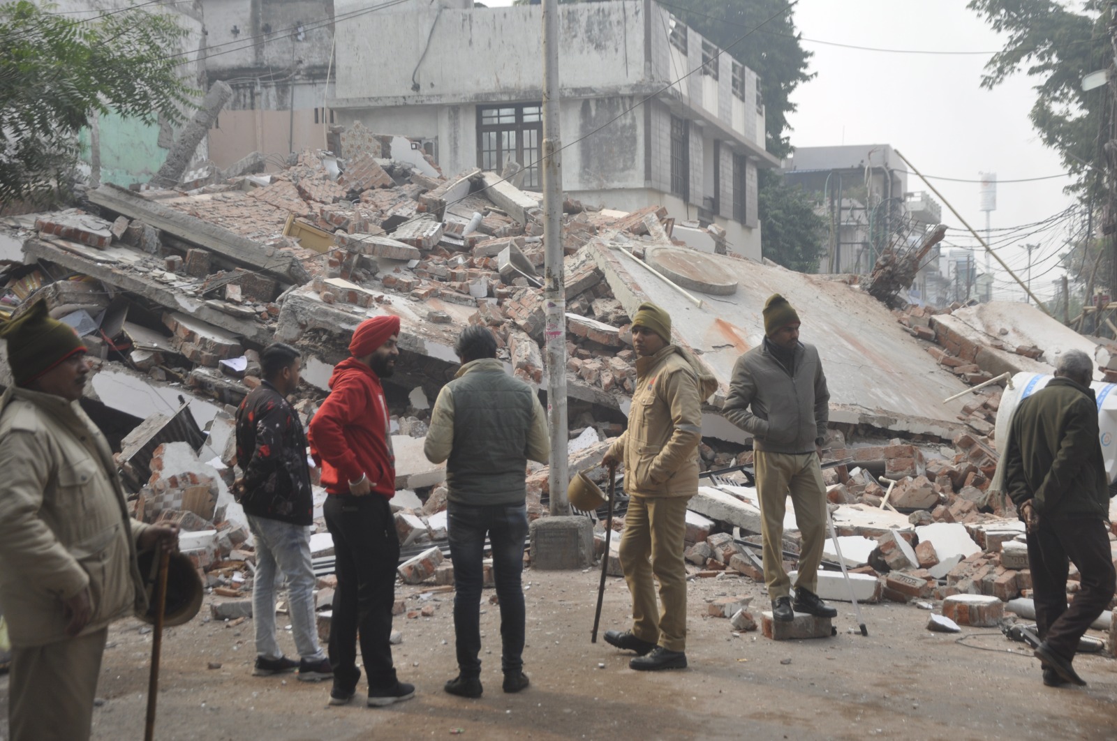 बिल्डिंग का मलबा 