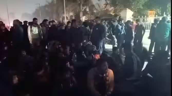 Allahabad University में बवाल, छात्र ने प्रोफेसर पर लगाया मारपीट और अश्लीलता का आरोप