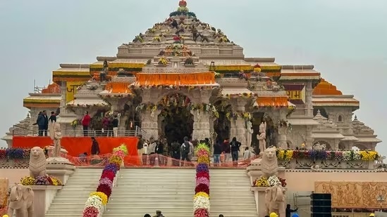 Ram Mandir Ayodhya: रामलला दर्शन के लिए रवाना हुए यूपी विधानसभा के सदस्य