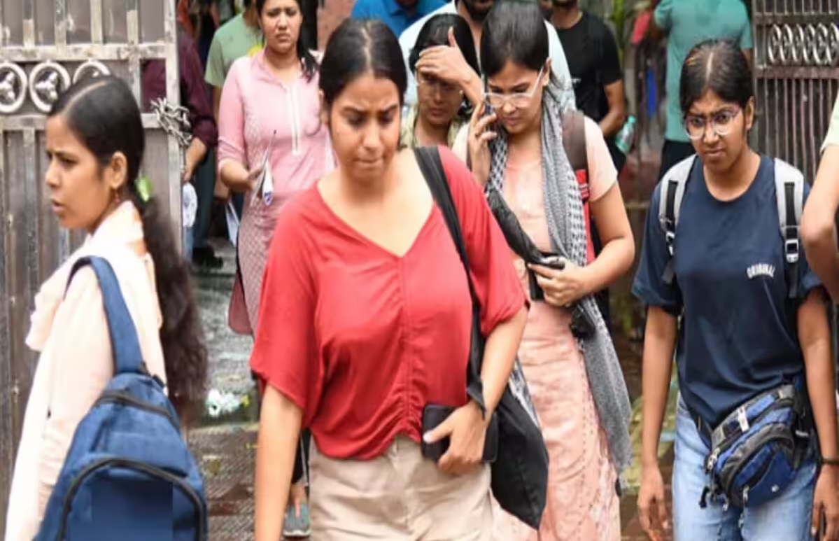 यूपी में RO-ARO परीक्षा जारी, 2387 सेंटर पर सीसीटीवी कैमरों से रखी जा रही नजर