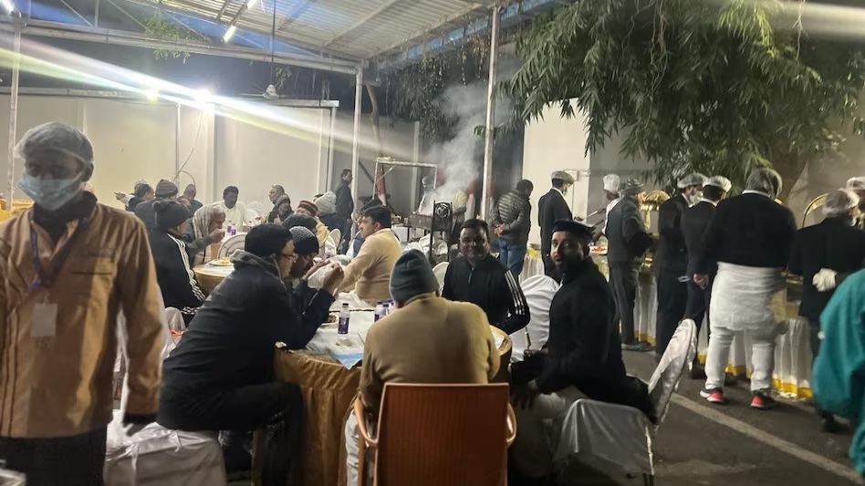 बिहार में फ्लोर टेस्ट कल, तेजस्‍वी यादव के बंगले पर RJD विधायक; नीतीश ने भी बुलाई मीटिंग