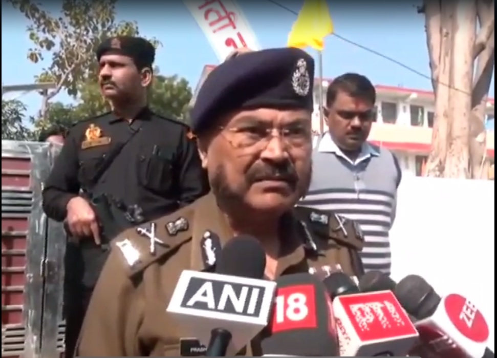 UP Constable Recruitment Exam 2024 in Lucknow: पहली पाली की परीक्षा शुरू, डीजीपी ने लिया परीक्षा केंद्र का जायजा