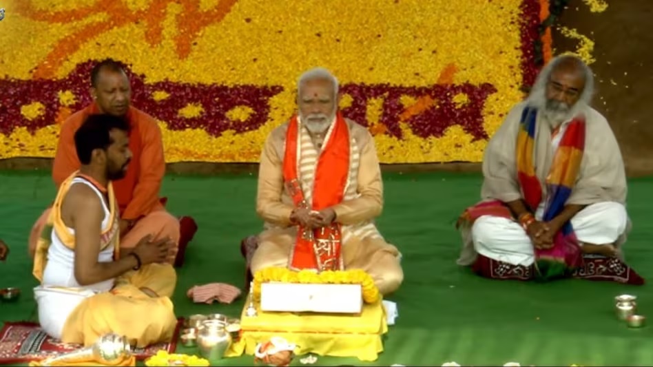 PM Modi in Kalki Dham: पीएम ने संभल में रखी कल्कि धाम की आधारशिला