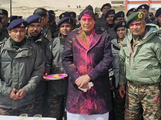 रक्षा मंत्री राजनाथ सिंह
