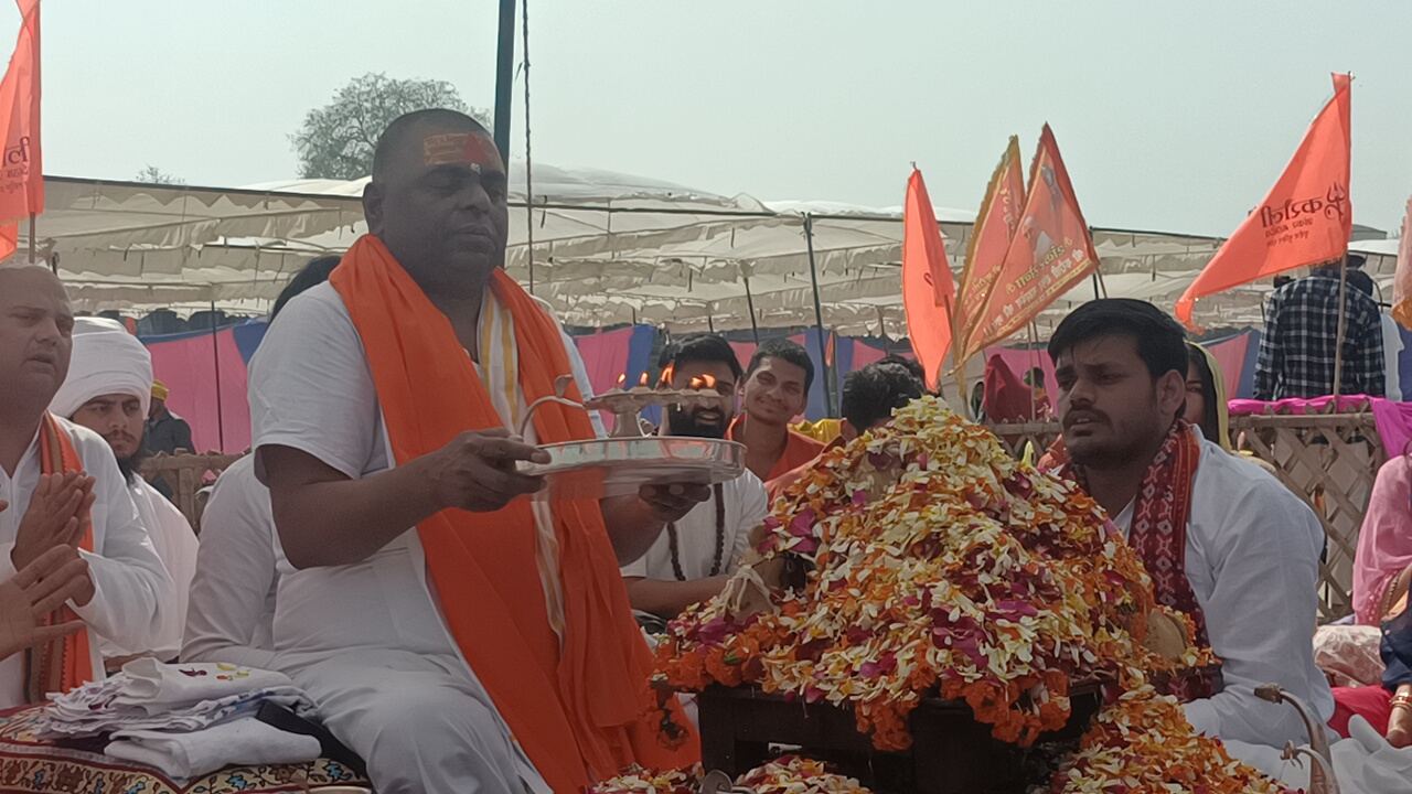 करौली शंकर महादेव ने किया गंगा स्नान, श्रद्धालुओं ने लगाई पुण्य की डुबकी, ली शपथ