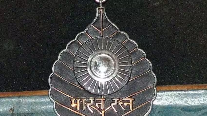 Bharat Ratna: पांच विभूतियों को मिला भारत रत्न, राष्ट्रपति ने किया सम्मानित