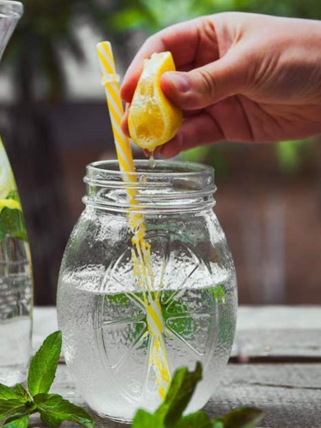 Lemon Water Side Effects: क्या वजन घटाने के लिए खूब पीते हैं नींबू पानी, तो जान लीजिए इसके नुकसान
