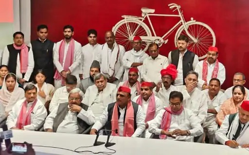 अखिलेश यादव