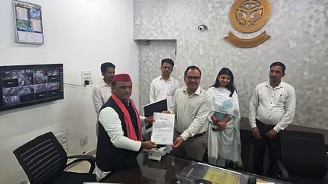 अखिलेश यादव