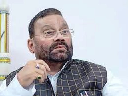 पूर्व मंत्री स्वामी प्रसाद मौर्य और उनकी बेटी संघमित्रा फरार घोषित, जानें क्या है पूरा मामला