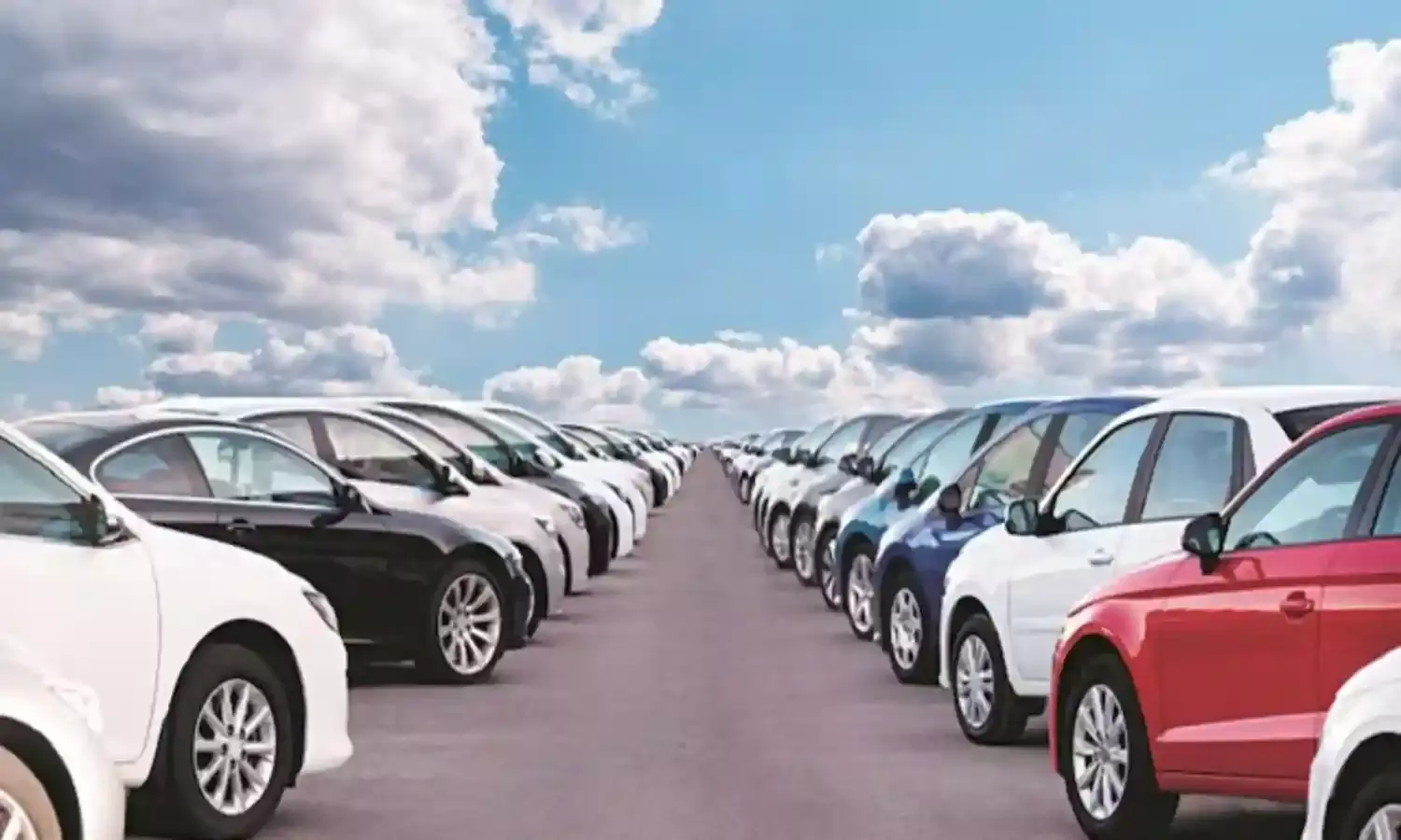 नवंबर में दोपहिया वाहनों की बिक्री में 16% की बढ़ोतरी तो वही कार की बिक्री में इतने प्रतिशत की गिरावट