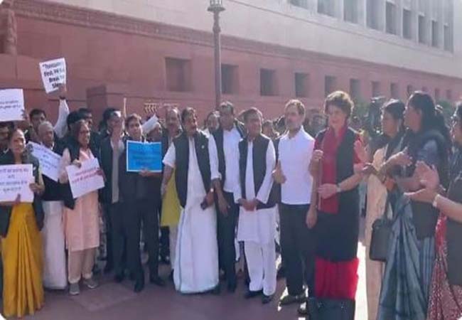 Opposition Leaders Protest in Parliament