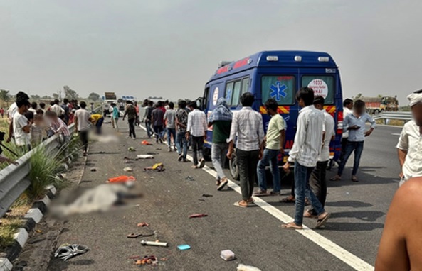 Delhi Mumbai Expressway Accident