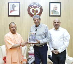 Kapil Dev met CM Yogi