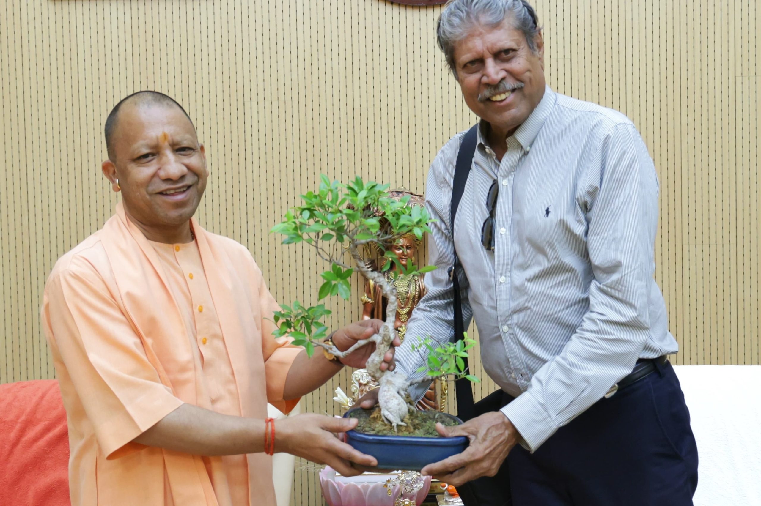 Kapil Dev met CM Yogi