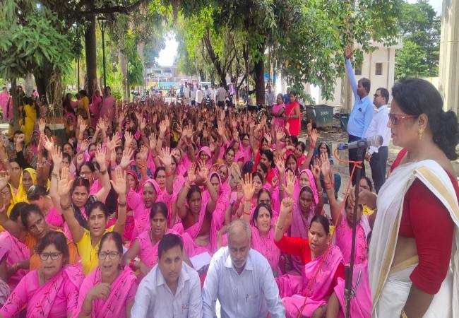 Anganwadi workers protest