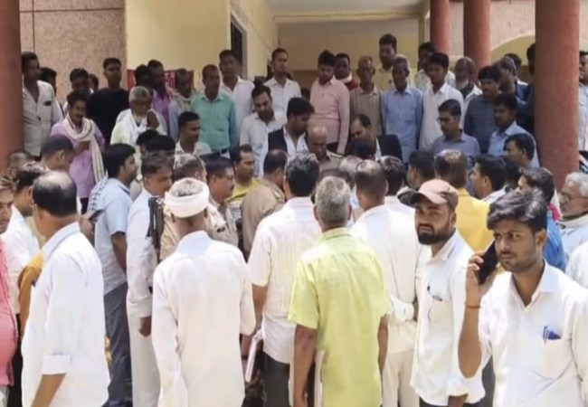 Scuffle between SDM and lawyers