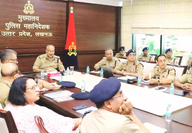 UP DGP WITH POLICE OFICERS