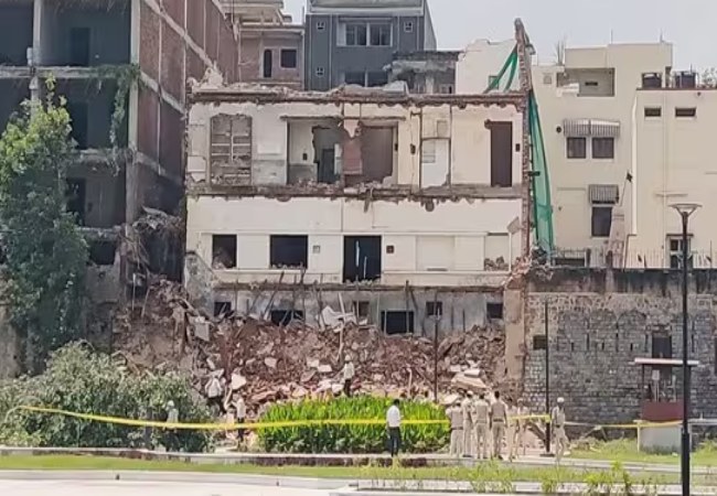 Delhi building collapse
