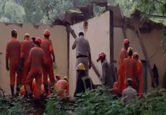 Hazrat Nizamuddin accident