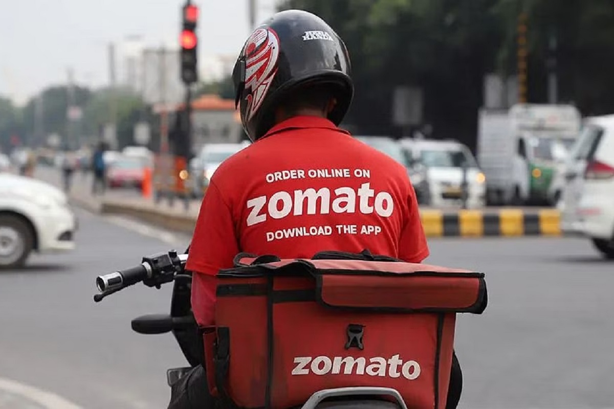 Zomato से खाना ऑर्डर करना हुआ महंगा, कंपनी ने 20% बढ़ाई प्लेटफॉर्म फीस