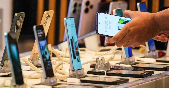 GST on Mobile Phones : क्या GST में कटौती से सस्ते हो जायेंगे मोबाइल फोन ?