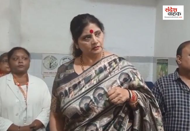 Jaunpur News: लिफ्ट में फंसीं राज्य महिला आयोग की अध्यक्ष, अस्पताल में मचा हड़कंप