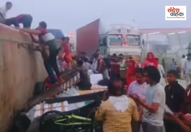 Kushinagar News: कुशीनगर में दर्दनाक हादसा: जयपुर से बिहार जा रही लग्जरी बस पलटी, 27 यात्री गंभीर रूप से घायल