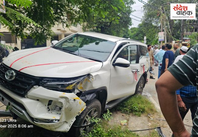 Lucknow Fortuner accident