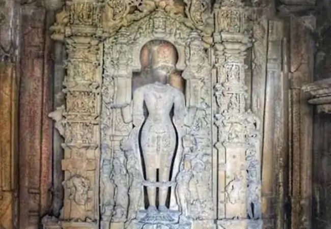 सुप्रीम कोर्ट में वकील ने की CJI पर जूता फेंकने की कोशिश, सनातन के अपमान का आरोप