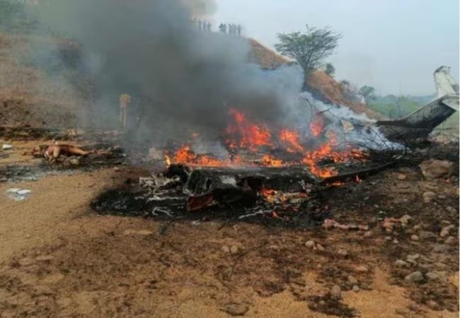 बारामती में अजित पवार का विमान दुर्घटनाग्रस्त, लैंडिंग के वक्त हुआ हादसा, विमान जलकर राख