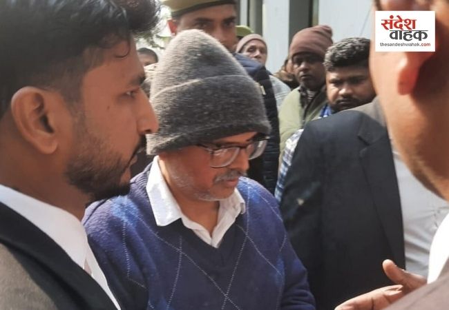 देवरिया जेल में पूर्व IPS अमिताभ ठाकुर की तबीयत बिगड़ी, अस्पताल में भर्ती होने से किया इनकार