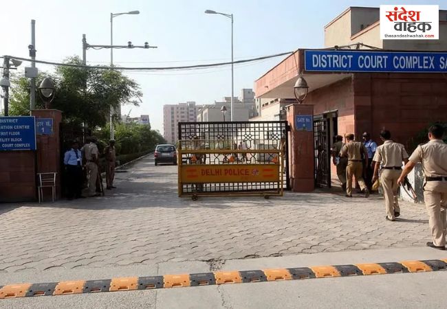 Saket Court Suicide News
