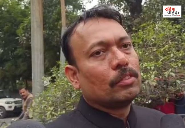 बरेली में निलंबित PCS अफसर के खिलाफ फूटा गुस्सा, अलंकार अग्निहोत्री की बर्खास्तगी और संपत्ति जांच की उठी मांग