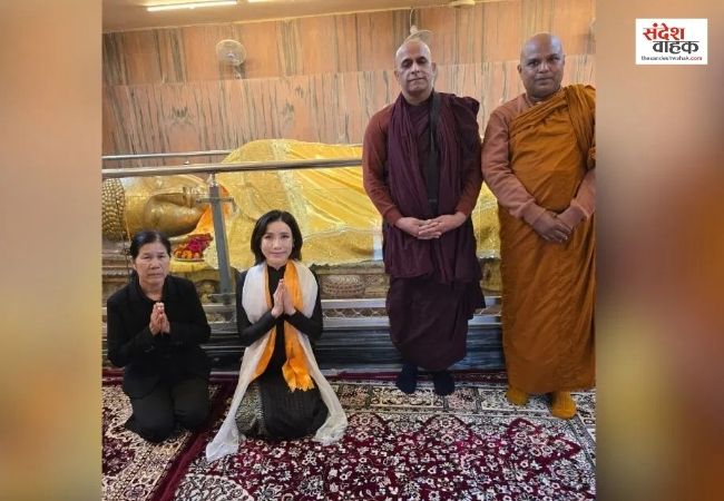 कुशीनगर पहुंचकर थाईलैंड की महारानी Sininatha Bilasakalyani ने चढ़ाया चीवर