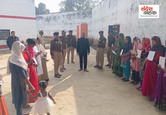 देवरिया जिला जेल का औचक निरीक्षण, बैरकों से लेकर रसोई तक की जांच, सचिव ने दिए ये निर्देश