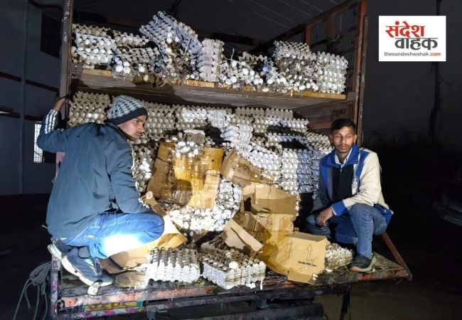 सड़े हुए अंडों की आड़ में हो रही थी शराब की तस्करी, UP STF ने 2 तस्कर किए गिरफ्तार