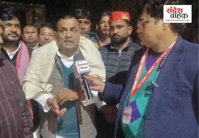 सिद्धार्थनगर: दबंगों के हमले में घायल महिला की मौत, SHO के सस्पेंशन की मांग को लेकर सपा का प्रदर्शन