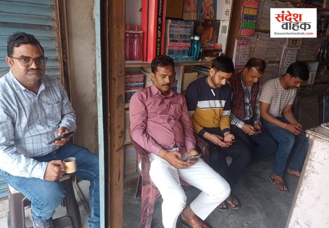 Kushinagar News: TET की अनिवार्यता पर शिक्षकों का हल्लाबोल