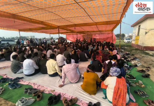 सिद्धार्थनगर: 'TET अनिवार्यता' के खिलाफ शिक्षकों का हल्लाबोल, जिलाधिकारी कार्यालय तक पैदल मार्च