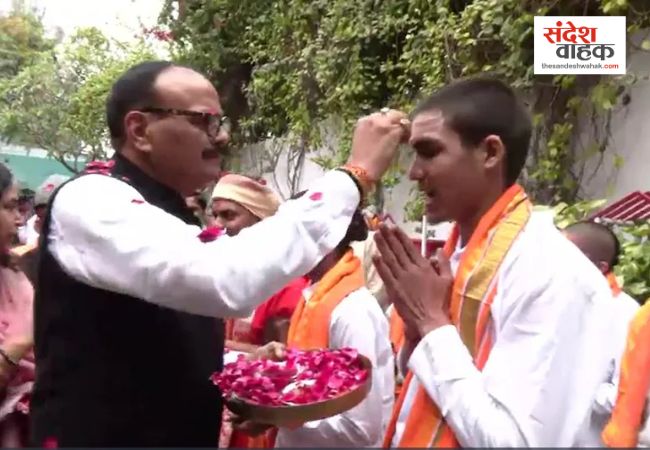 ‘चोटी विवाद’ पर डिप्टी सीएम का 'डैमेज कंट्रोल', ब्रजेश पाठक ने आवास पर 101 बटुकों का किया सम्मान