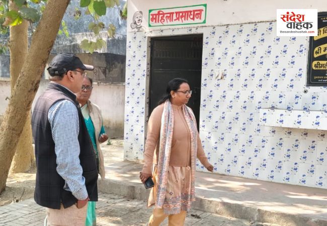 कुशीनगर: ब्लॉक परिसर में गंदगी देख बिफरीं BDO ऊषा पाल, एडीओ पंचायत को लगाई कड़ी फटकार