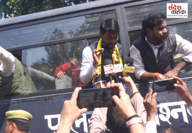 Lucknow News: मोदी-ट्रंप ट्रेड डील के खिलाफ AAP कार्यकर्ताओं ने किया विरोध प्रदर्शन