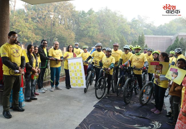 Lucknow News: अंतरराष्ट्रीय बाल कैंसर दिवस पर SGPGI निदेशक ने साइकिल चलाकर बढ़ाया बच्चों का हौसला