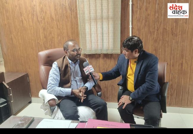 Siddharthnagar News: नवागत उपायुक्त विनोद कुमार वर्मा ने संभाला कार्यभार, बोले- काला नमक चावल के साथ अब नए उत्पादों से चमकेगा जिला
