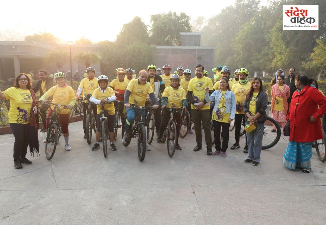 Lucknow News: अंतरराष्ट्रीय बाल कैंसर दिवस पर SGPGI निदेशक ने साइकिल चलाकर बढ़ाया बच्चों का हौसला